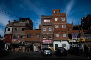 La vida al límite de los bandidos de la Villa 1-11-14 que le rompieron tres vértebras a una víctima