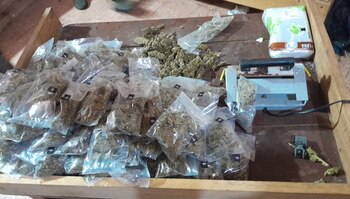Envoltorios de marihuana asegurados a