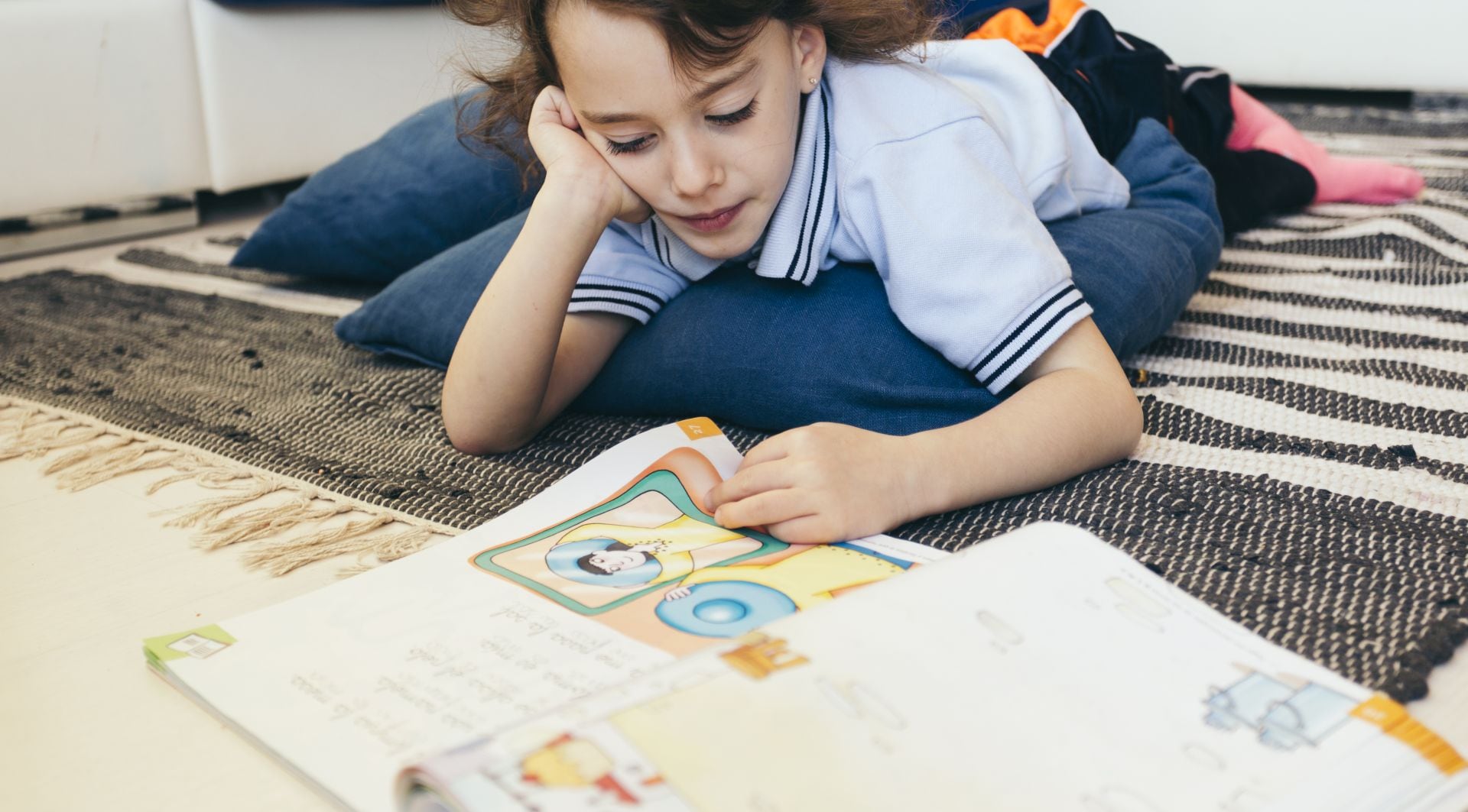 El alcance global del Día del Libro Infantil se refleja en múltiples eventos culturales que promueven la lectura y conectan a niños con historias de todo el mundo. (Freepik)