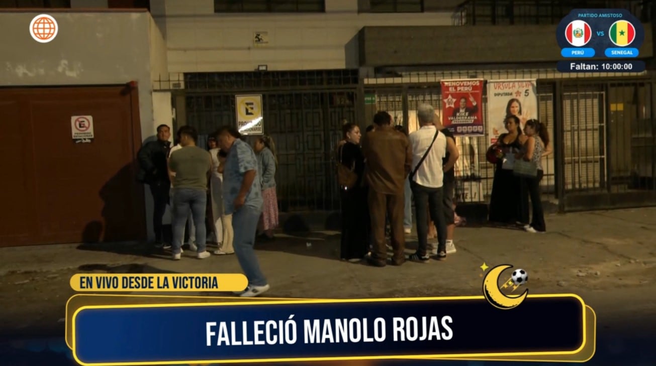 Amigos despiden a Manolo Rojas: Hernán Vidaurre llega consternado a su vivienda. Captura: América Televisión.