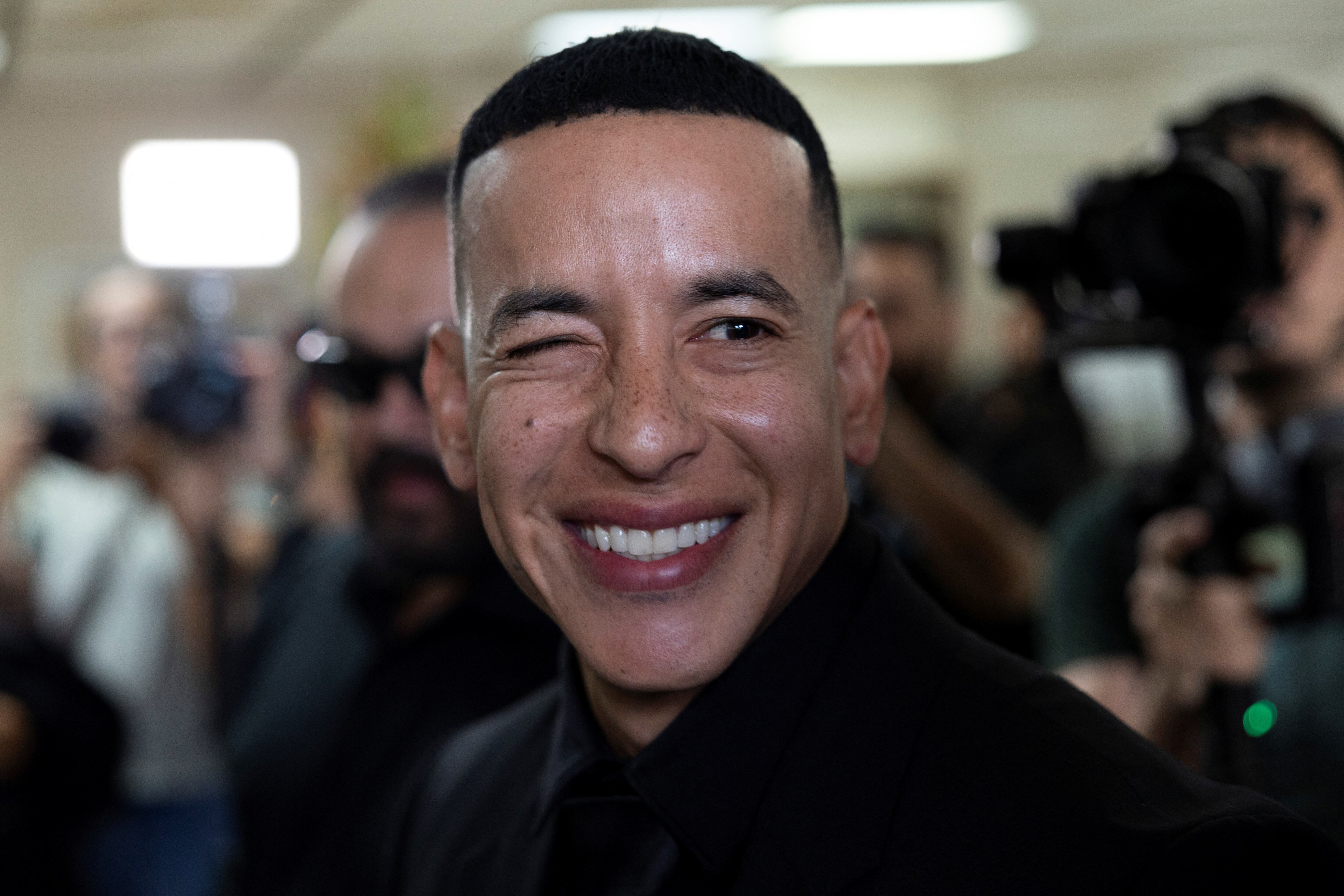 El reguetonero compartió su testimonio sobre el atentado que le dejó secuelas físicas permanentes y su transformación espiritual (REUTERS/Ricardo Arduengo)