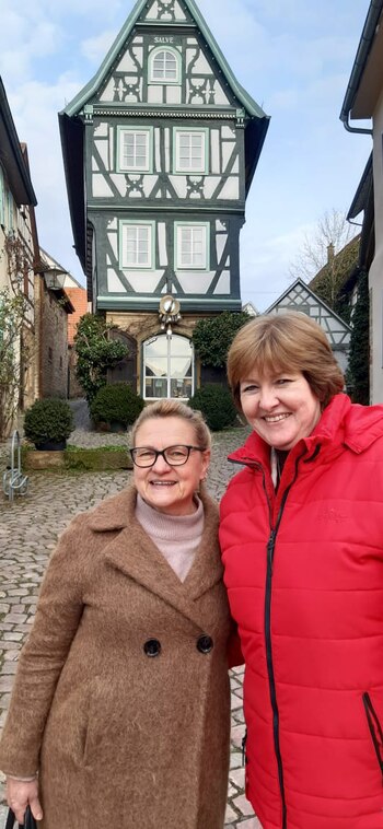 Amigas sin fronteras, confidentes a