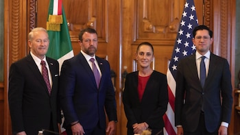 Claudia Sheinbaum Pardo recibe en Palacio Nacional a Markwayne Mullin, secretario del Departamento de Seguridad Interior de EEUU