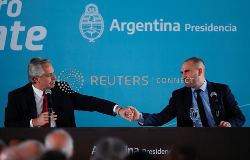Según el titular de Deutsche Bank en Argentina, el diseño de los bonos que emitió Guzmán en la restructuración de deuda de 2021 agregan al menos 150 puntos al riesgo país de laArgentina
REUTERS/Agustin Marcarian