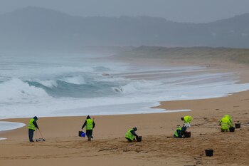 Operarios de empresas contratadas por