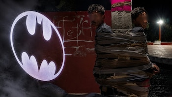 Surge justiciero en Lagos de Moreno que imita estilo de Batman para detener a presuntos criminales