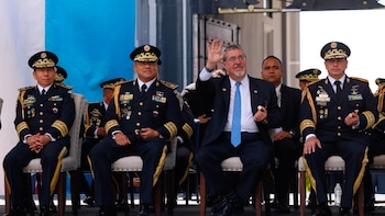 El presidente Arévalo confirma que Guatemala coordina con Venezuela el envío de equipos de rescate