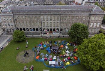 La acampada en el Trinity College de Dublín (REUTERS/Damien Eagers)