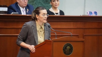 El nombre de María del Rosario Espinoza queda grabado con letras doradas en el Muro de Honor del Congreso del Estado de Sinaloa; un reconocimiento a la disciplina y determinación de una mujer excepcional