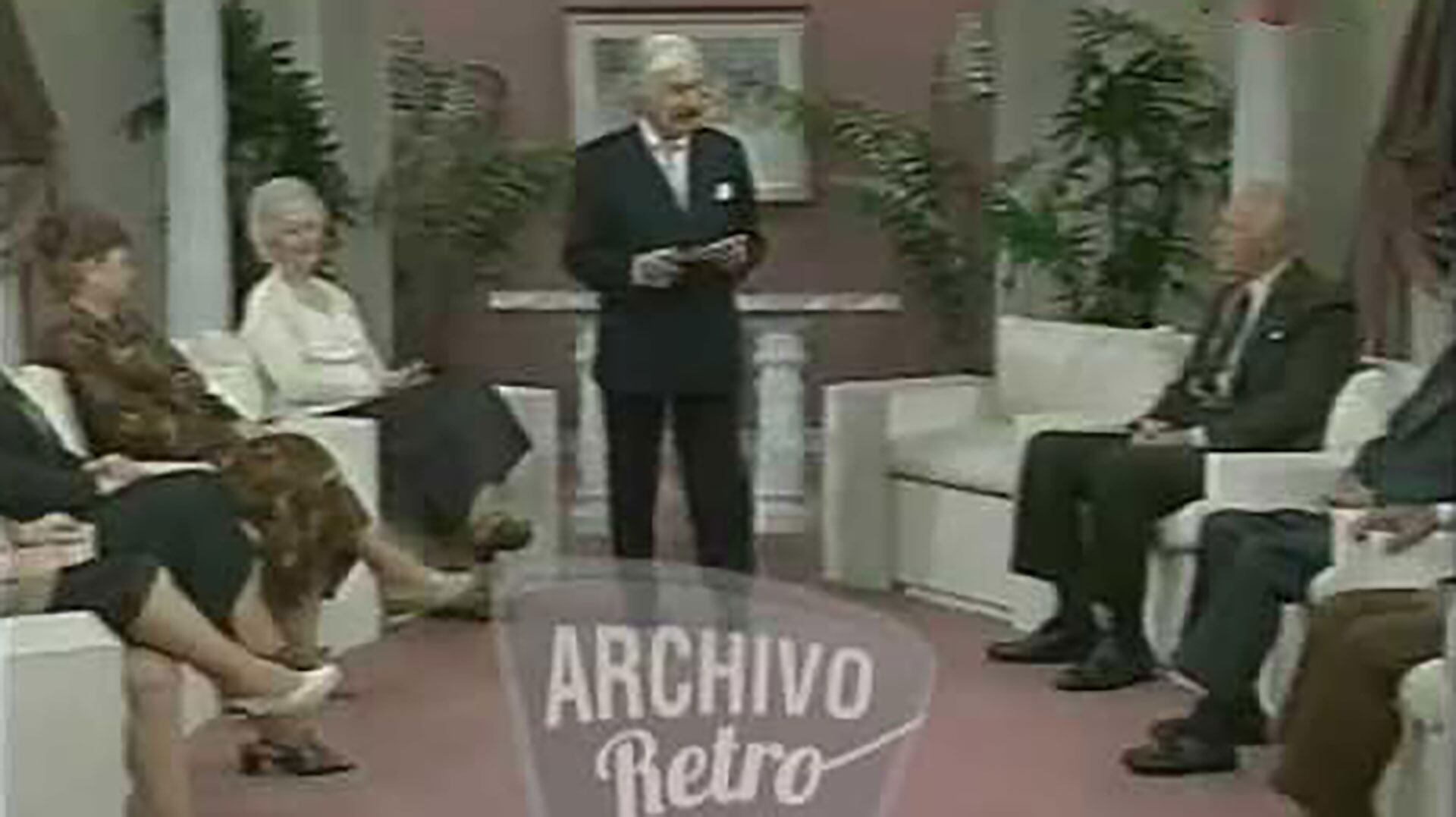 El conductor al frente de Yo me quiero casar, ¿y usted?