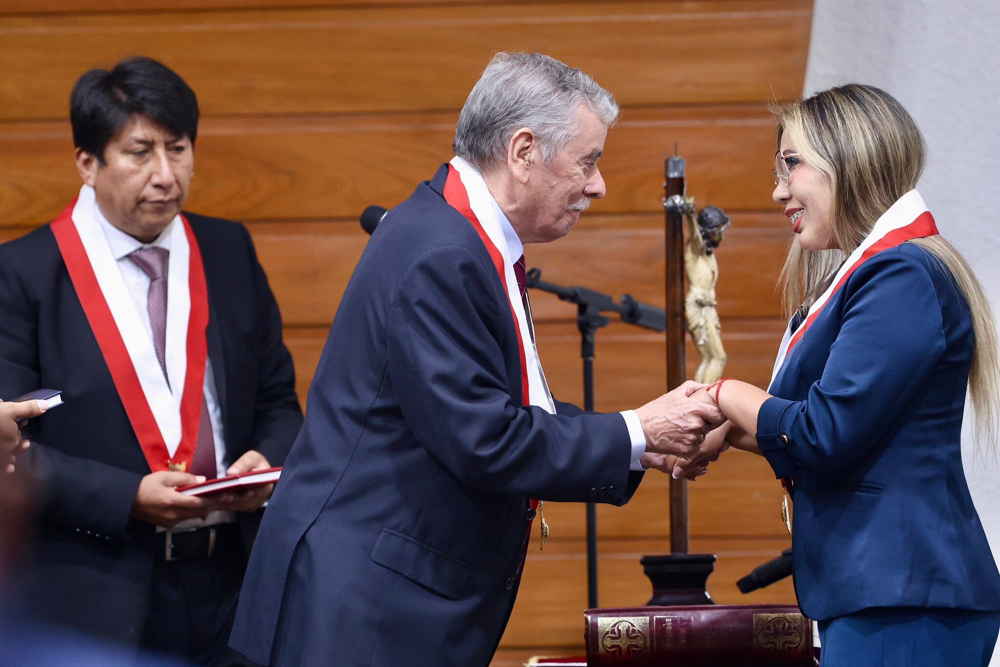 Judith Laura Rojas juró como congresista de la república en reemplazo de Carlos Anderson Ramírez, asumiendo su cargo en una sesión extraordinaria del Pleno presidida por Fernando Rospigliosi Capurro. (Foto: Congreso de la República)