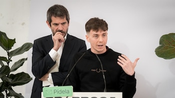 Podemos y Sumar cargan contra Feijóo y le acusan de no condenar los cánticos "racistas" en el homenaje a Machado en Sol