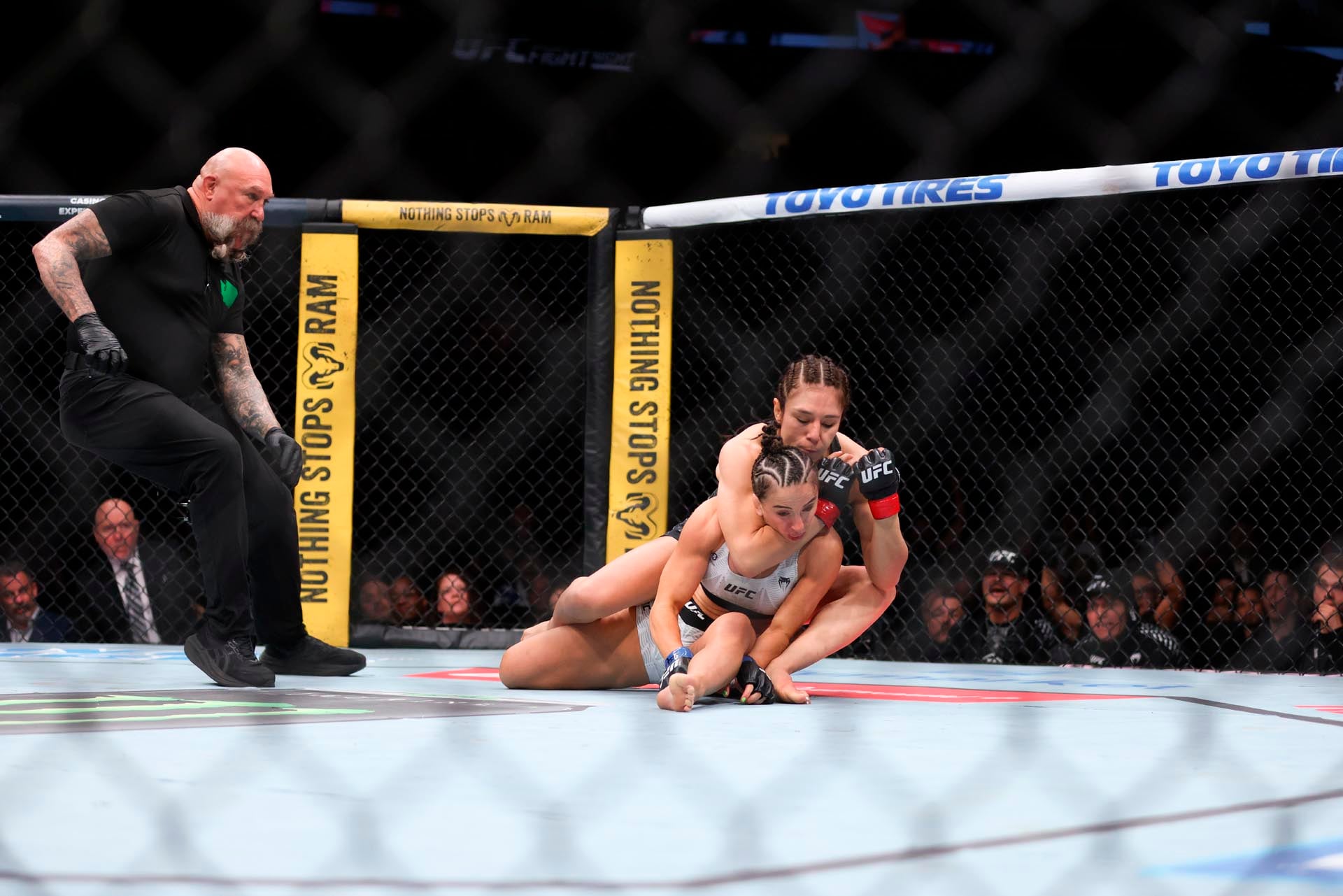 Grasso se impuso a su rival tras noquearla y luego estrangularla (Grosby)