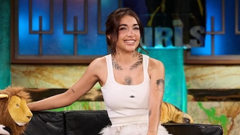 María Becerra detalla sus rutinas antes de los conciertos, en ‘La Revuelta’: entrenamientos y la cámara hiperbárica de Michael Jackson