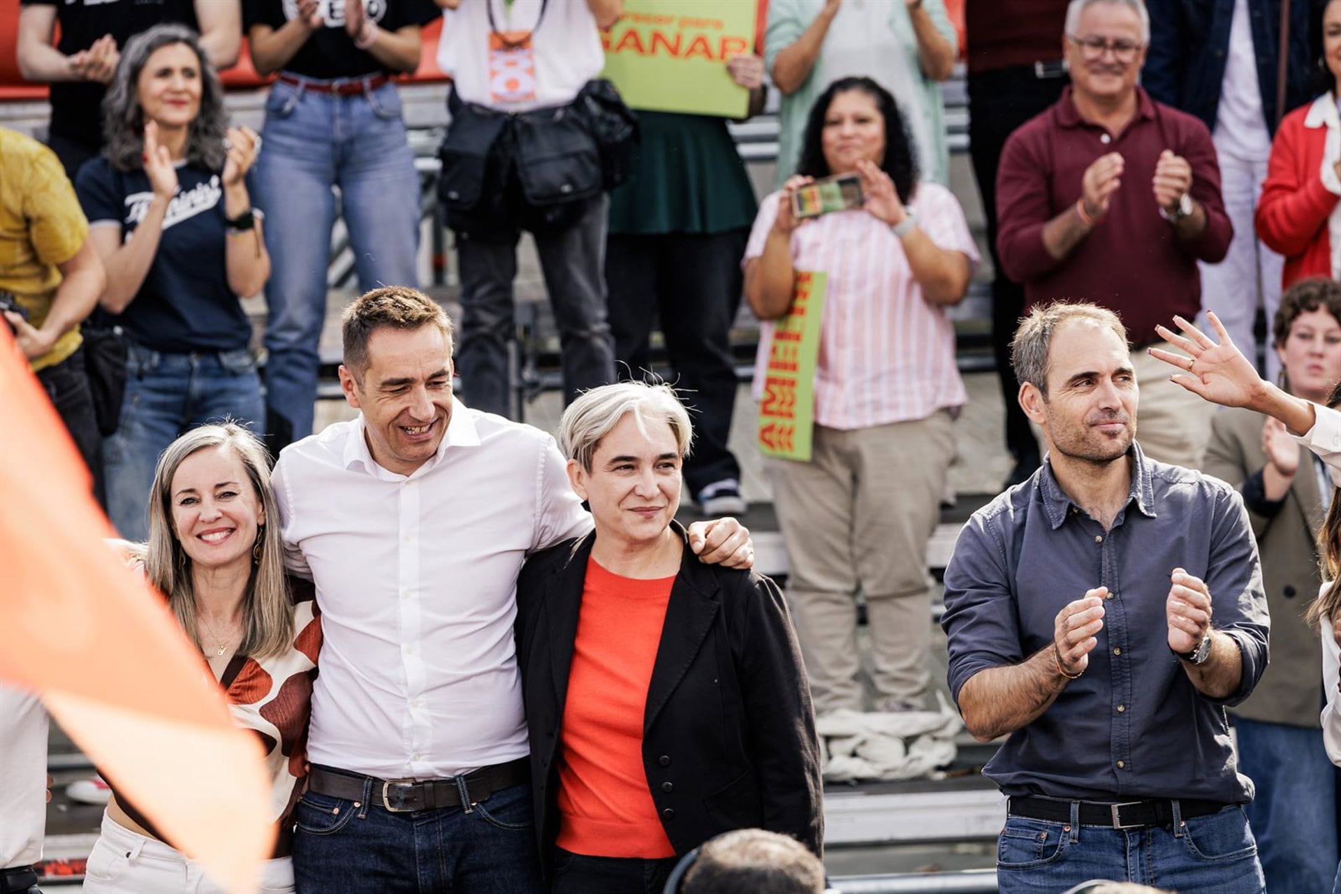 17/10/2026 (I-D) La portavoz de Sumar en el Congreso, Verónica Martínez Barbero; el diputado de Más Madrid en la Asamblea, Emilio Delgado; la exalcaldesa de Barcelona Ada Colau; el coordinador de IU Andalucía, Toni Valero; durante el acto de presentación de su candidatura a las elecciones generales del 29N, en el Auditorio del Parque Lineal del Manzanares, a 17 de octubre de 2026, en Madrid (España). Movimiento Sumar, Izquierda Unida, Más Madrid y los Comuns se unen en Frente Amplio