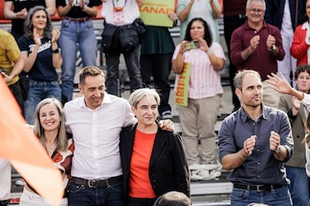 17/10/2026 (I-D) La portavoz de Sumar en el Congreso, Verónica Martínez Barbero; el diputado de Más Madrid en la Asamblea, Emilio Delgado; la exalcaldesa de Barcelona Ada Colau; el coordinador de IU Andalucía, Toni Valero; durante el acto de presentación de su candidatura a las elecciones generales del 29N, en el Auditorio del Parque Lineal del Manzanares, a 17 de octubre de 2026, en Madrid (España). Movimiento Sumar, Izquierda Unida, Más Madrid y los Comuns se unen en Frente Amplio "para construir una alternativa de izquierdas, amplia y plural, capaz de plantar cara a la extrema derecha, garantizar las pensiones, la educación pública y poner la vivienda y la vida de la gente en el centro".
POLITICA
Carlos Luján - Europa Press