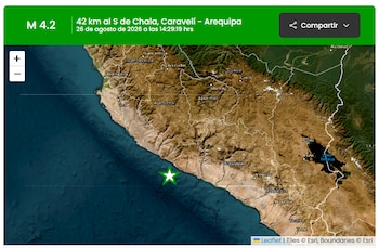 Mapa de la costa de Perú con un panel superior verde con la cifra M 4,2 y un ícono de estrella verde ubicado sobre el océano Pacífico