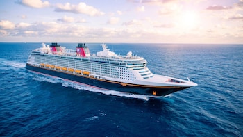Una empleada del crucero Disney Dream denuncia que otra compañera la intoxicó poniendo una sustancia en su botella de agua durante una escala en Vigo