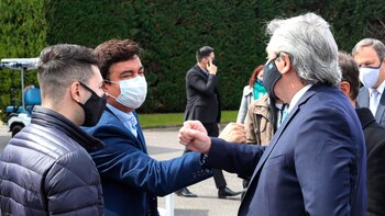 Fernando Espinoza saluda al presidente