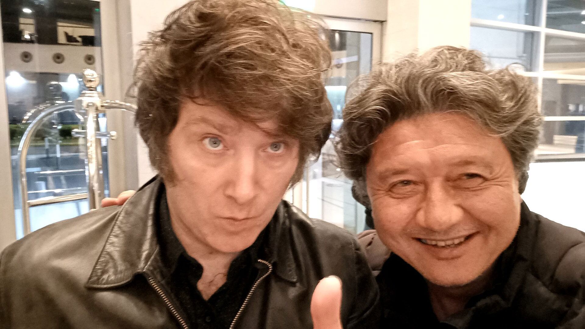 Javier Milei, junto al senador bonaerense Carlos Kikuchi