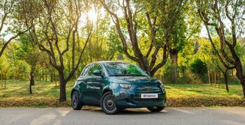 Un coche Fiat 500 (Europa