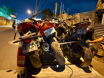 Las autoridades localizaron cuatro vehículos con reporte de robo o hurto, otro con orden de secuestro, tres municiones útiles y un chaleco antibalas en el operativo de zona 6.