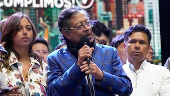 Gustavo Petro publicó certificación de Interpol que descarta alertas en su contra: “No hay nada que me impida moverme por el mundo”