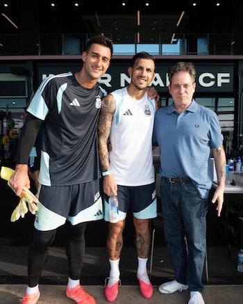 Andrés Calamaro en el entrenamiento de la selección argentina