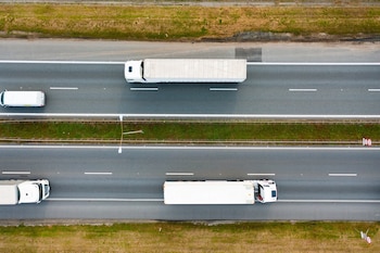 "El movimiento de mercaderías siempre va a necesitar el camión, aunque se reactiven algunos ramales ferroviarios troncales", sostiene Ricardo en relación a la complementariedad de los modos de transporte (Foto: Shutterstock)