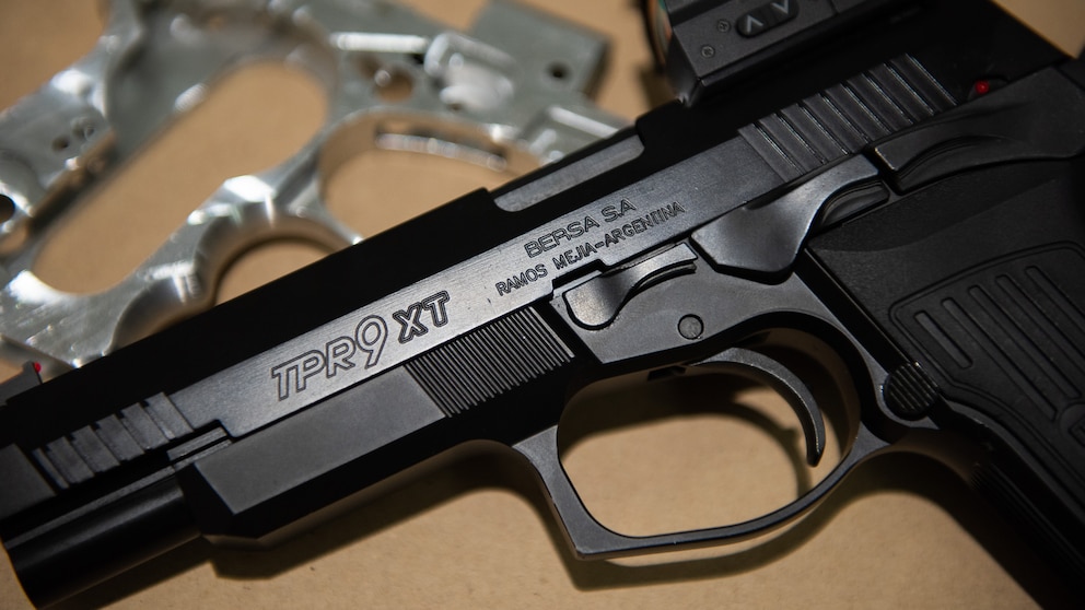 24E3RSQTEJC65EGIHJRLMBKX2U