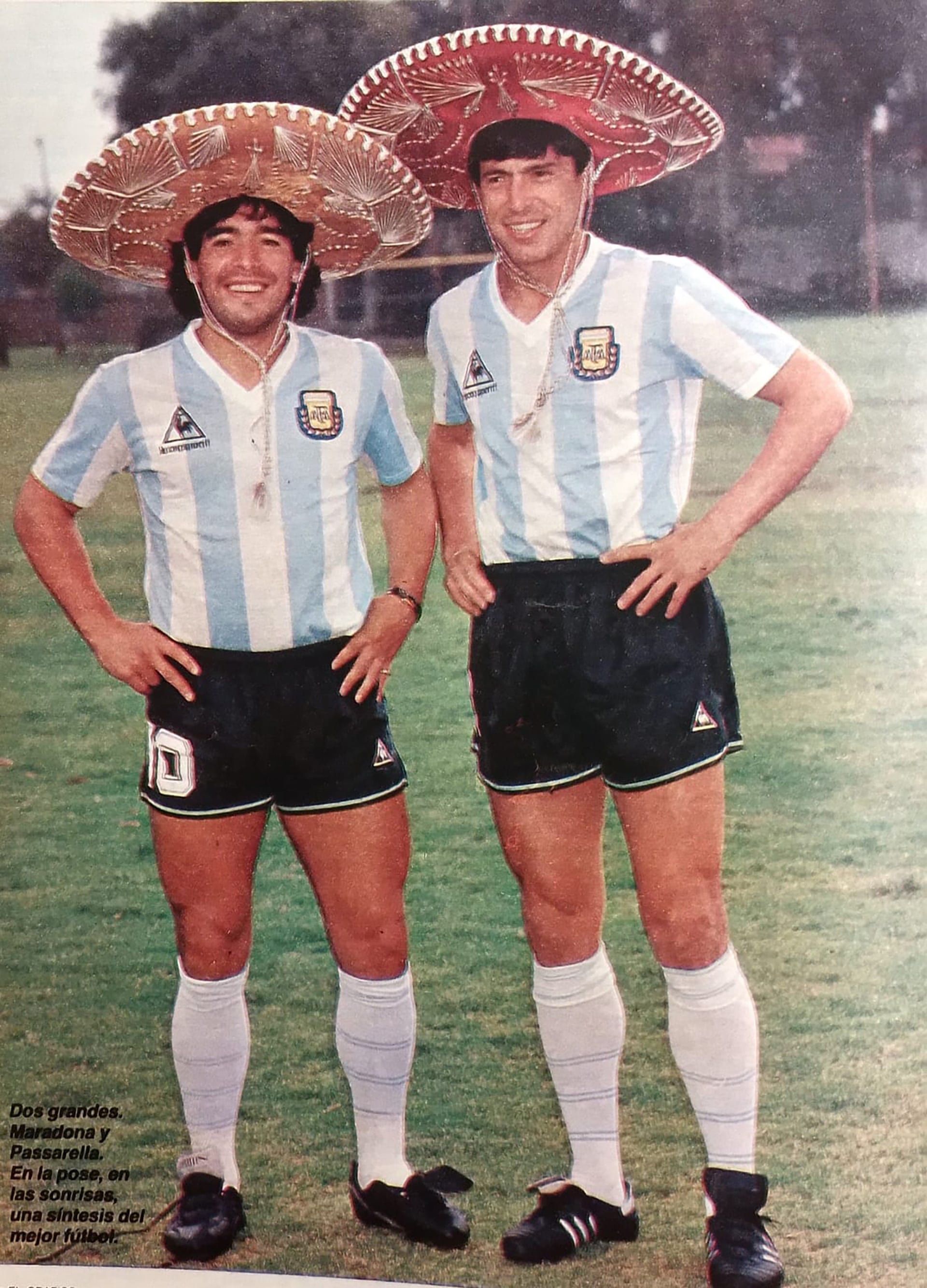 Diego Maradona y Daniel Passarella posan sonrientes. Pero ya estaban distanciados