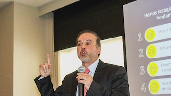 Charles Chapman responde tras ser apartado del empalme y niega haber hablado en nombre del Gobierno electo