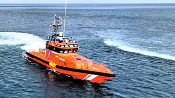 Salvamento Marítimo intercepta una neumática