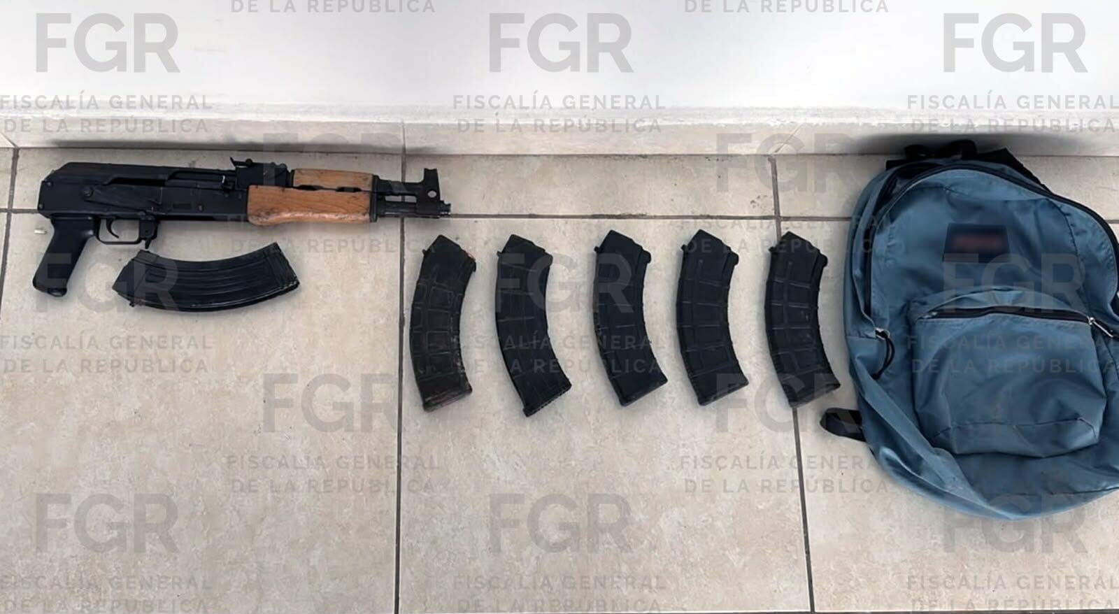 Rifle tipo AK-47 asegurado a El Talibán. Crédito: FGR
