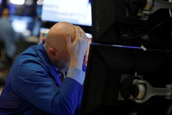 Un corredor de bolsa en