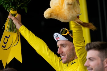 Adam Yates mantiene el maillot