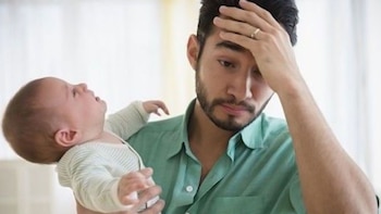 El vínculo entre el estrés y el sistema inmunitario también puede ayudar a explicar por qué los padres pueden desarrollar Depresión Postparto Paterna. (Archivo)