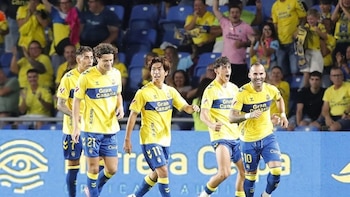 (Crónica) Las Palmas y Burgos empiezan la temporada con fiesta en el descuento