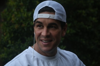 Mario Casas dejó la Argentina