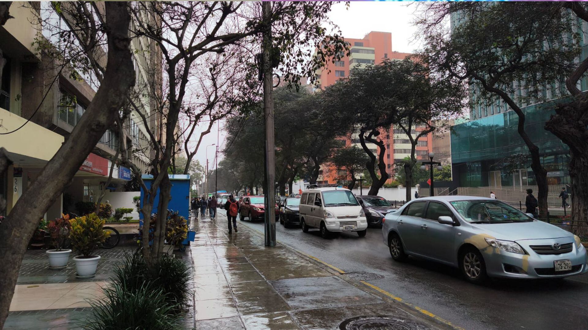 La Calle 2 de Mayo, en el distrito limeño de Miraflores, en una mañana de llovizna de invierno | Foto: Infobae Perú / Edwin Montesinos