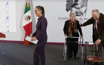 La funcionaria bromeó sobre preparase