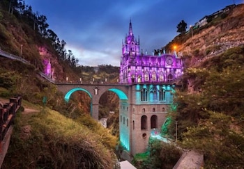 Los templos religiosos son algunos