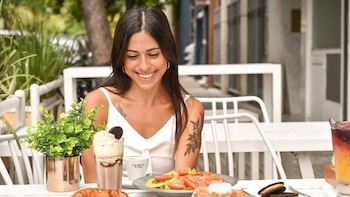 De un blog en papel a más de cinco millones de seguidores: la historia detrás del fenómeno de La Chica del Brunch