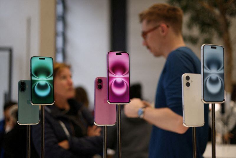 Estos modelos destacan por tener un sistema operativo propio y opciones que no están en otras marcas. (Foto: REUTERS/Hollie Adams/Foto de archivo)