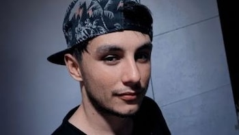 La policía halló la heladera con el cuerpo de Nast en un zanjón profundo, dificultando el rescate por el caudal de agua y el complicado acceso (facebook)