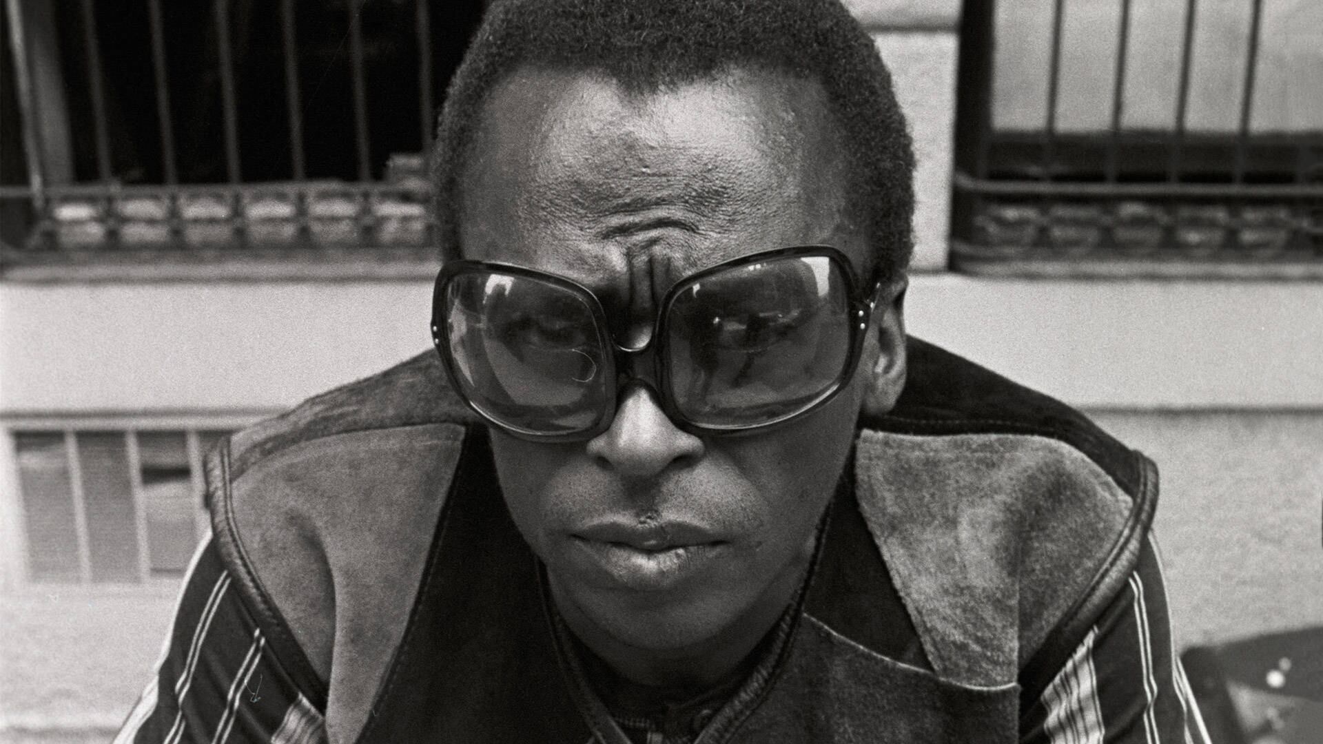 El temple y la mirada del genio: captura del filme Birth of the Cool (2019), producción cinematográfica dedicada a desentrañar la mística y el sonido de Miles Davis (Grosby)