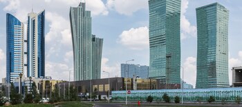 Vista del centro de Astaná, la ultramoderna capital de Kazajistán (Wikipedia)