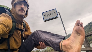 Caminó 6.805 kilómetros descalzo desde Estambul hasta Irlanda y recuperó un récord Guinness