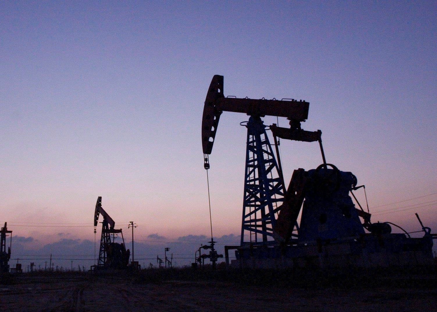 El petróleo repunta, pero el alivio geopolítico aún no lo lleva sobre los USD 80
