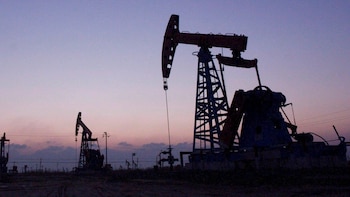 El petróleo subió pero se mantiene por debajo de los USD 80